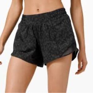 Lululemon Hotty Hot Short Size 4(tall) 3in inseam